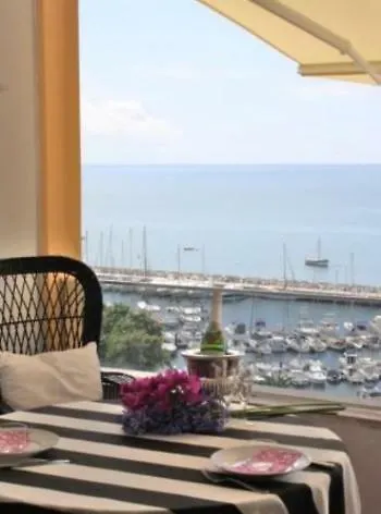 Apartment W Stunning View - Marina - Free Parking & Ac